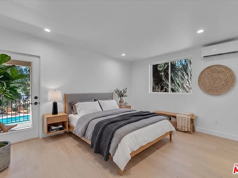 6913 Encino Ave #1/2 — Photo 47