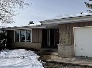 1555 S 171st St, New Berlin, WI 53151