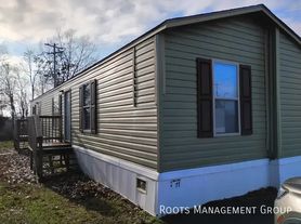 11 Riviera Courts Dr