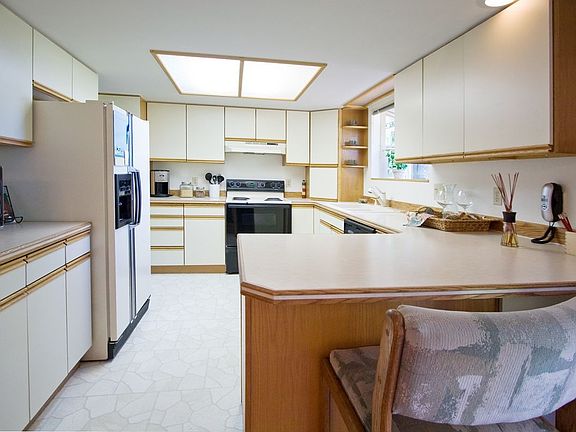 Kitchen with tons of cabinets