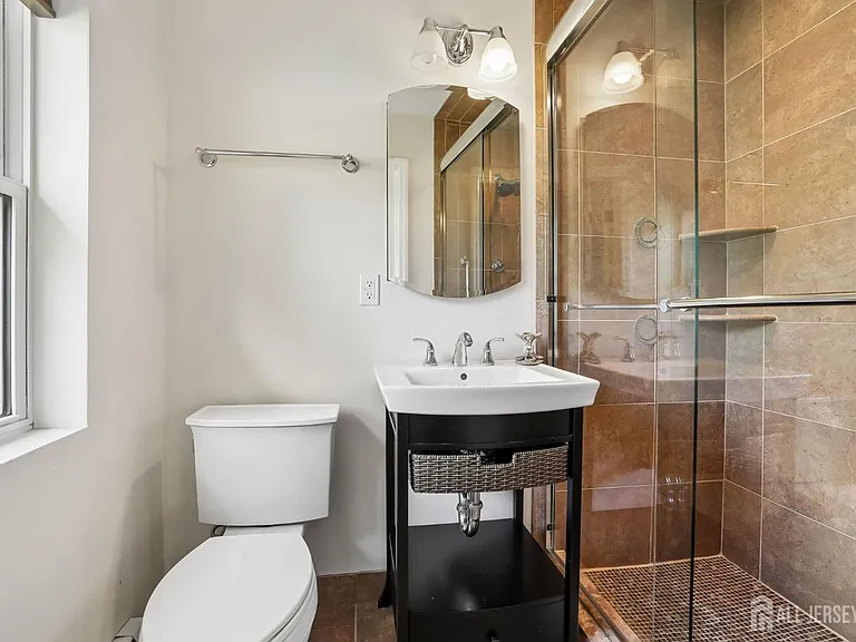 207 Stoughton Ave — Photo 13