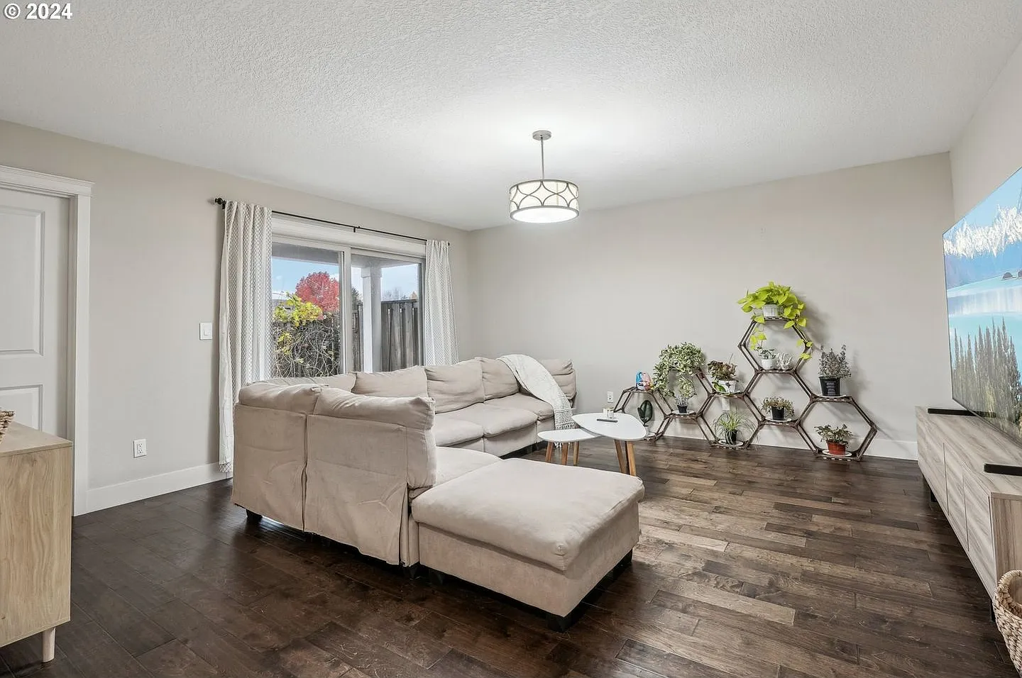 Beautiful 4 Bedroom Home For Rent Starting July 1st! — Photo 3