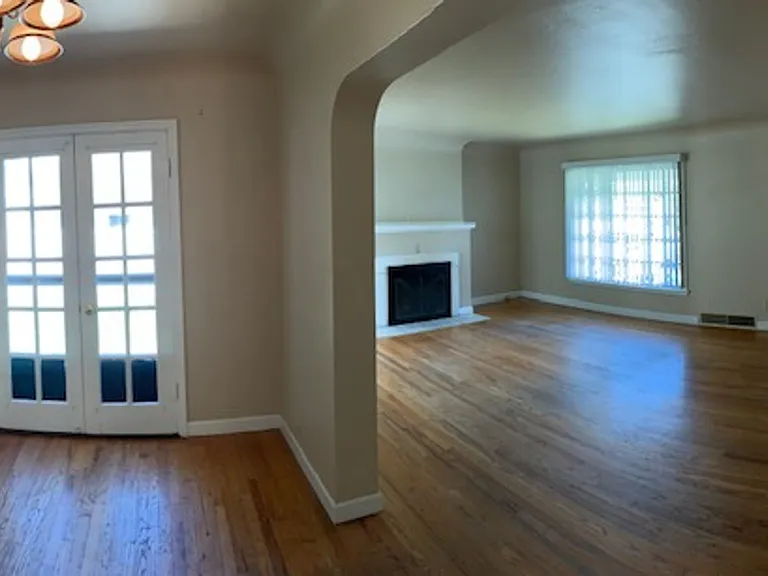1021 W 29th Ave — Photo 2