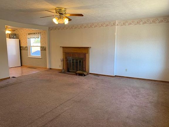 4th image of 128 Lilac Ln