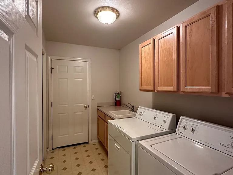 266 SW Summer Lake Dr — Photo 8
