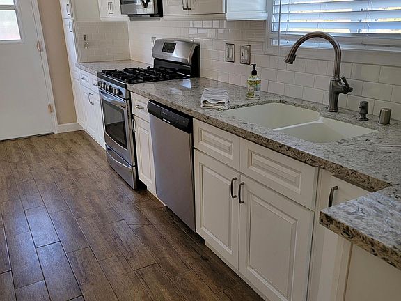 5th image of 15640 Stanbrook Dr