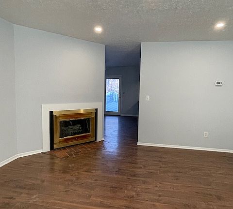 3rd image of 1658 Park Row Dr