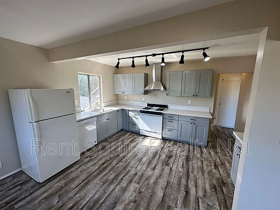 4th image of 537.5 W Crescent Dr