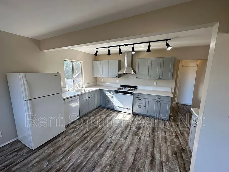537.5 W Crescent Dr — Photo 4