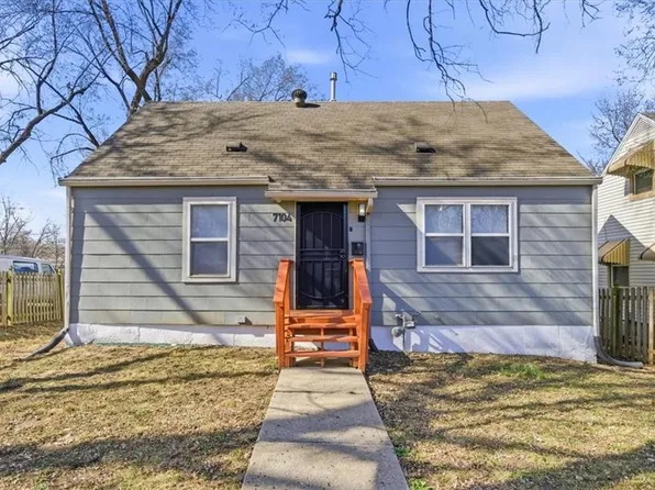 7104 Tracy Ave, Kansas City, MO 64131