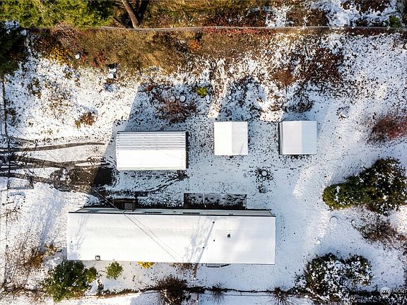 Spacious fun yard to enjoy your Rhododendron plants, colorful ground coverings and fruit trees. Cul-de-sac and  dead end street. Several New Construction homes in the neighborhood! >