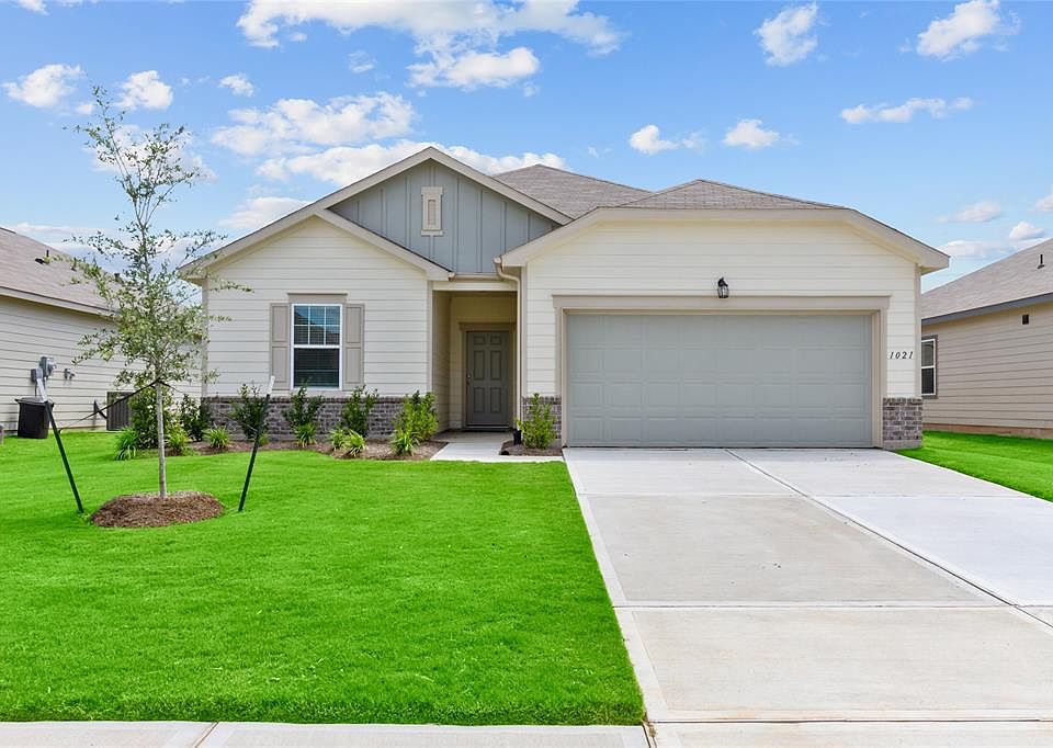 1st image of 1021 Banyon Tree Ln