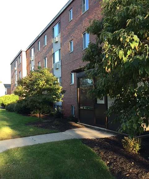 46 Hawthorne St — Photo 1