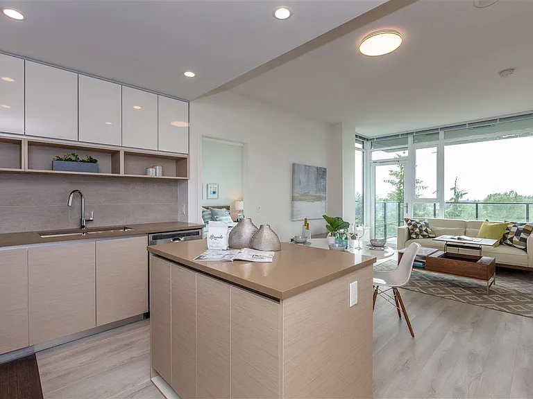 8850 University Cres #405 — Photo 3