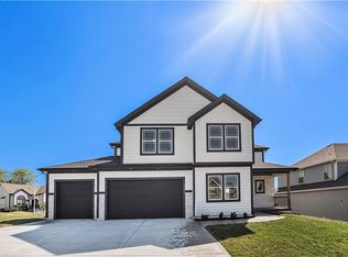 7360 NW Clore Dr, Kansas City, MO 64152