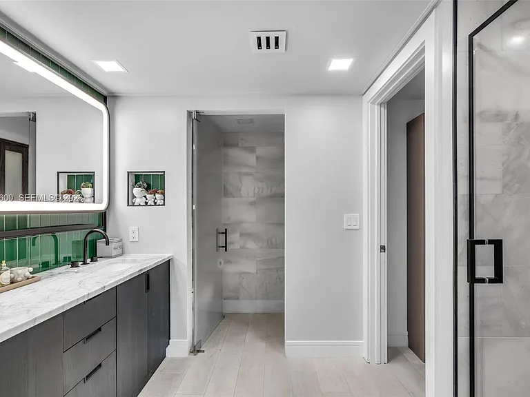 10 Venetian Way #1803 — Photo 20