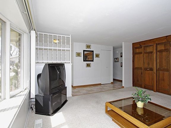 2nd image of 222 Quincy Ct