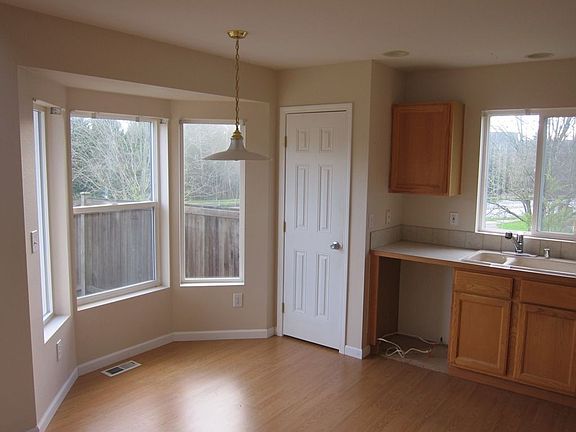 Beautiful Bay Window in Breakfast Nook