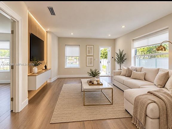 5th image of 511 SE 2nd St