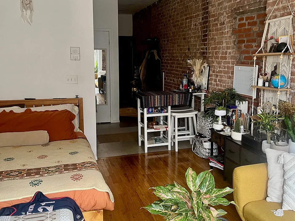 402 7th Ave #2B