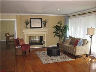 2nd image of 5 Glen Abbey Dr