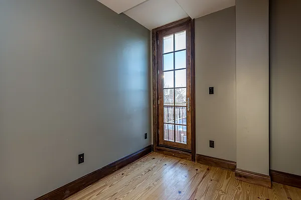 Rented by Nooklyn NYC LLC | media 44