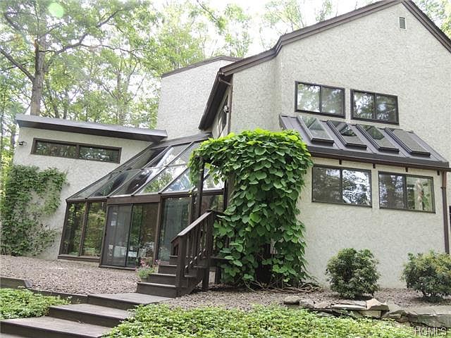 2nd image of 8 Ice House Rd