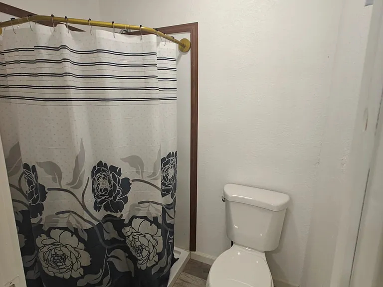 306 W Lewis St #3 — Photo 3