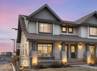 125 E Copperpond Cmn SE, Calgary, AB T2Z 5B6
