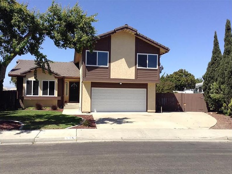 1st image of 525 Calle Grande Cir