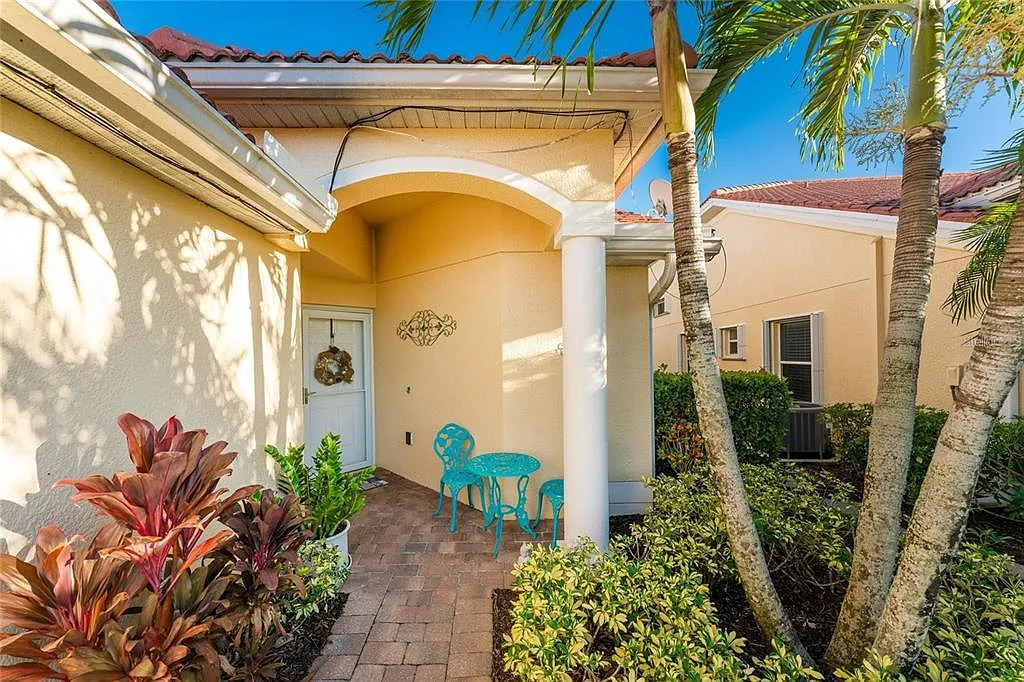 3 bed, 2.0 bath, 1765 sqft, $2,400 — Photo 3