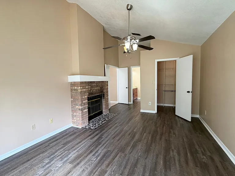 625 Remington Oak Dr — Photo 4
