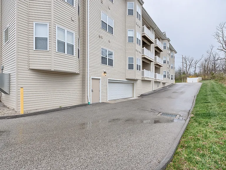 (065) Oakridge Apartments — Photo 15