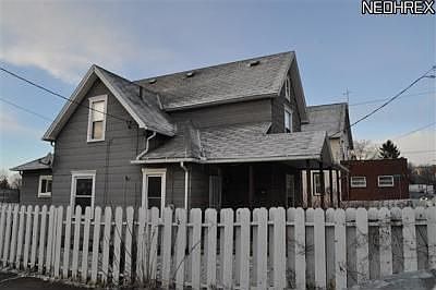 2nd image of 119 Hartford Ave SE