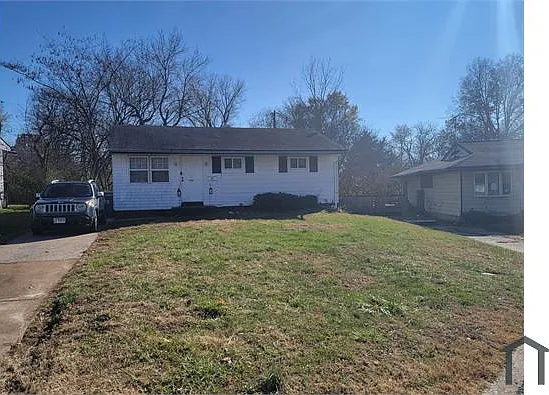 3 bed, 1223 sqft, $1,450 — Photo 2