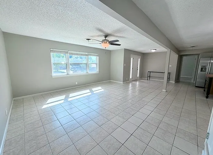 1005 Idlewood Ave — Photo 3