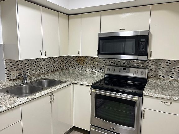 2nd image of 1400 NE 169th St APT 301