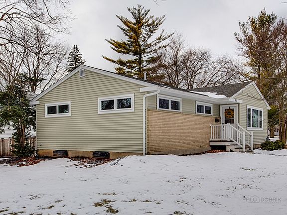 2nd image of 303 Dawes St