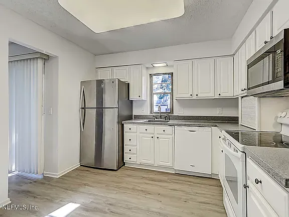 7651 Las Palmas Way — Photo 3