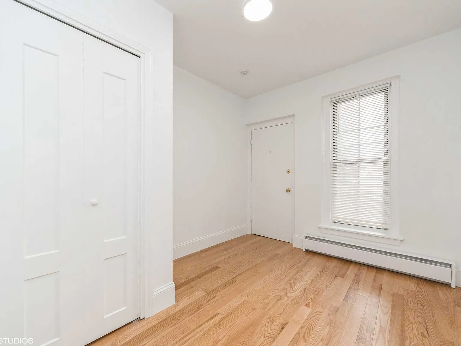 3 bed, $5,200 — Photo 2