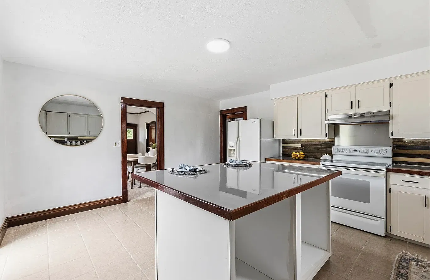 3 bed, 2052 sqft, $2,195 — Photo 2