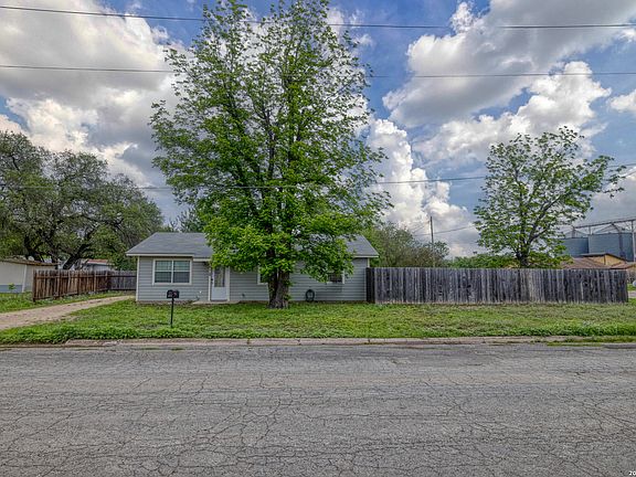 4th image of 411 W Calera