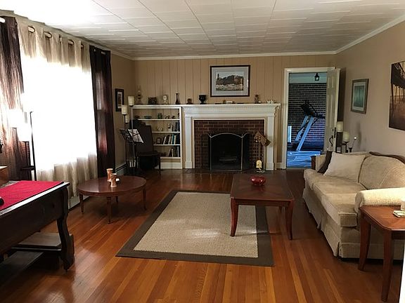 4th image of 281 Finley Ave