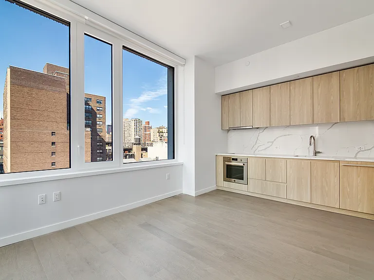 200 E 23rd St #9A — Photo 4