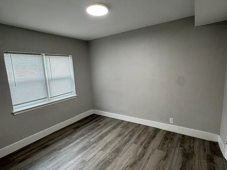 124 N Eddy St #17 — Photo 5