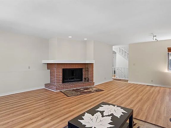2nd image of 124 Professional Center Pkwy