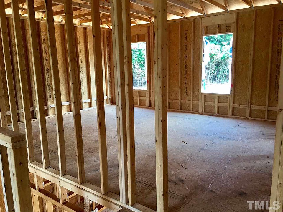2nd image of 1008 Mills St