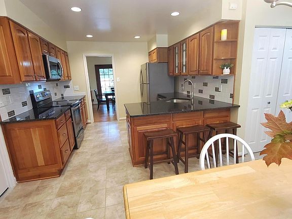 4th image of 4902 Bexley Ln