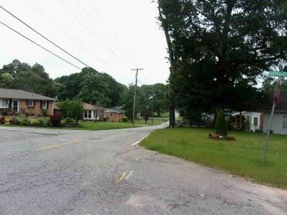 Exterior Neighborhood (street photo)