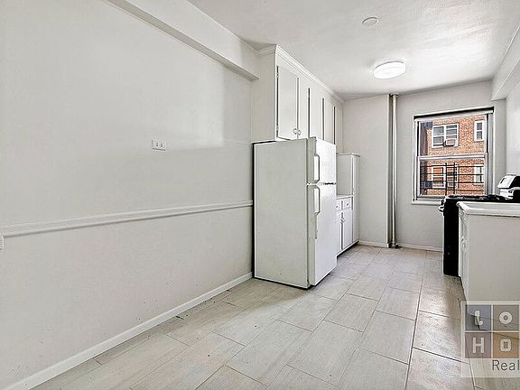 4th image of 530 Grand St APT E10d
